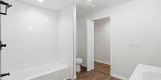 Fully Updated 2-Bed with Modern Finishes Gallery 20