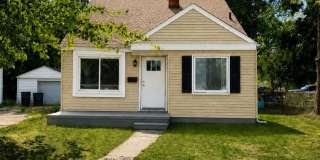 Beautiful 3 bedroom, 1 bath home with fenced yard, Granite, Luxury Flooring Gallery 1