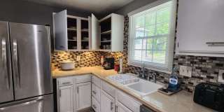 Room in 4 Bedroom Home at White Oak Trl Gallery 1