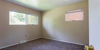 University Area Home - 4 Bed - 3 Bath Gallery 25