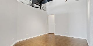Incredible 2 Bedroom 2 Bath West Loop, Chicago Penthouse Condo for Lease (parking included) Gallery 13