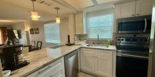 Beatifully updated Beach condo FULLY FURNISHED ANNUAL RENTAL 2/2 Gallery 9