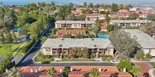 Upstairs Bright 2 bedroom Condo Gallery 35