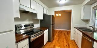Charming 3 bedroom/1 bathroom Home Gallery 9