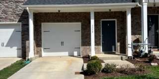 3 Bed 2.5 Bath Townhome, Minutes from I-24 & The Avenue! Gallery 1