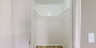 Seville Apartments. A Beautiful apartments is waiting for you to make it a Home. Great Specials Today! Gallery 14