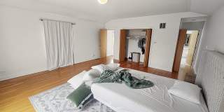 4 Bedroom, 3 Bathroom Impressive Lincoln Park Duplex Gallery 24