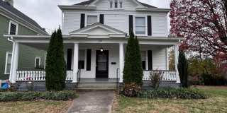 Renovated Victorian with historic touches & huge yard! Gallery 1