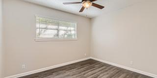 Shoal Creek North Gallery 15