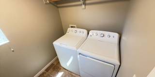 2 Bedroom / 1 Bathroom in NE Bend Gallery 10