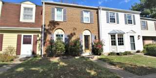 Charming Brick Front 2-Level Townhome in Alexandria Gallery 1