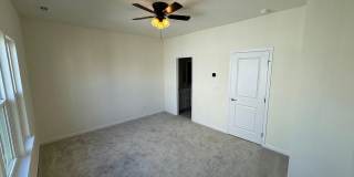 Room in 2 Bedroom Home at Cleburne Ave Gallery 21