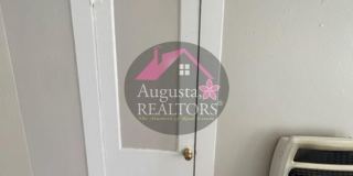 Adorable One Bedroom Duplex! Gallery 11