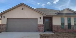 Modern 3-Bedroom Home with Open Floor Plan, Covered Patio & Fenced Yard in Centerton! Gallery 1