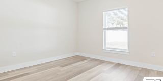 FULLY FENCED, UPGRADED 3/2/2 IN DESIRABLE PINE GROVE Gallery 27