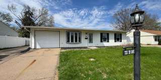 Charming and Spacious East Moline Home! Gallery 1