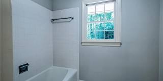 Room in 5 Bedroom Home at Kinnamon Rd Gallery 24