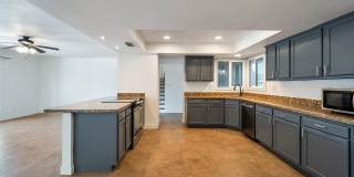 Amazing Tri-level close to ASU with Pool Gallery 11