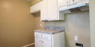 Midtown 3 Bedroom Gem! Available Mid/Late August Gallery 8