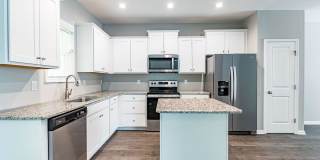 3 Bedroom Triplex in Smithfield! Gallery 1