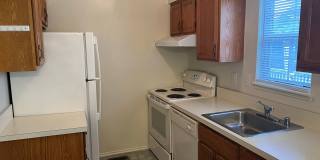 Spacious Townhome Close To EVERYTHING Gallery 5