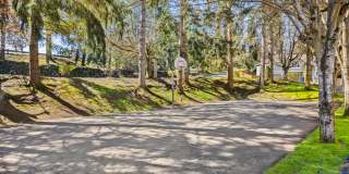 Modern 2-Bedroom Condo in Shoreline with Stylish Finishes Gallery 3