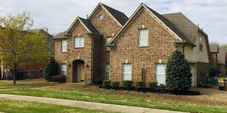 Beautiful 4br Lakeland home with a HUGE bonus room! Over 3300 sq ft! Pets are owner's approval, fees apply. Gallery 1