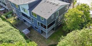 Newer Modern Townhome, Attached 2 car garage, Bedroom and bath on ground level Gallery 3