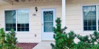 Lovely 3 Bedroom 2 Bath w/ gas fireplace Gallery 1