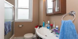 4 bed right on greenline in allston Gallery 11