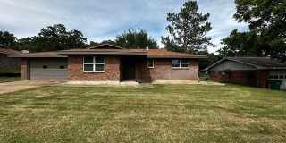 829 N Charlotte Avenue Gallery 1