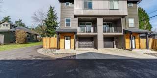 Move In Ready 3 Bedroom 2.5 Bathroom - Convenient Camas Location Gallery 1