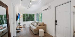 725 SW 2nd Ct Gallery 12