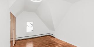 552 N Broadway Gallery 7