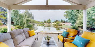 Lakeside Gallery 17