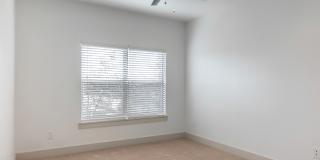 5225 Maple Avenue Gallery 40