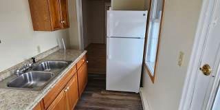 MOTIVATED OWNER JUST LOWERED RENT!  1 Bedroom Apartment on First Floor! Gallery 9