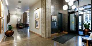FURNISHED STUDIO IN THE HEART OF THE NORTH LOOP - UTILITIES INCLUDED! Gallery 13