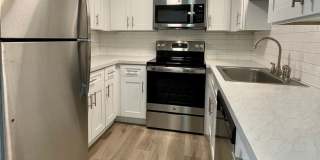 RENOVATED APARTMENT WITH IN-UNIT WASHER-DRYER & GARAGE PARKING! Gallery 3