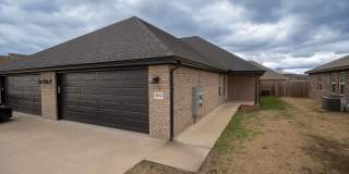 Beautiful 3 Bedroom 2 Bath Duplex! Gallery 1