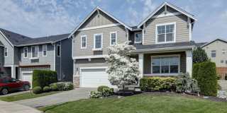 4 Bedroom Home with Open Den, Living & Family Rooms – Space for Everyone Gallery 1