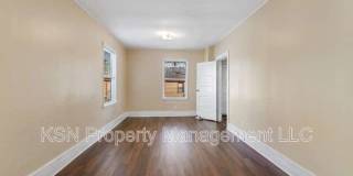 1921 Reynolds Street Gallery 12