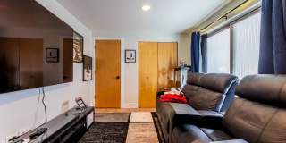 1060 N Hermitage Avenue Gallery 17