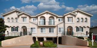 2 WEEKS OFF SPECIAL..BEAUTIFUL 4 BED 3 BATH UNIT!!!!! Gallery 1