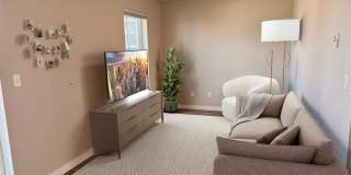 Spacious 3 & 4 Bedroom Apartments Near WWU + Downtown Gallery 7
