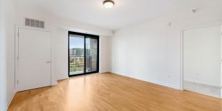 451 W Huron Street Gallery 6