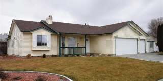 Beautiful single level home with 4 bed 2 bath, just off Indiana and E Ustick Rd. Gallery 1