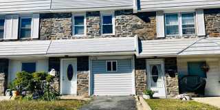 Remodeled 3BR 2BT, Central Air, Stainless Steel, Optional 4th Bedroom & Full-Size Washer Dryer Gallery 1