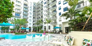 Leksa at Cityplace Gallery 10