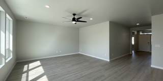 629 West Snowy Owl Street Gallery 16